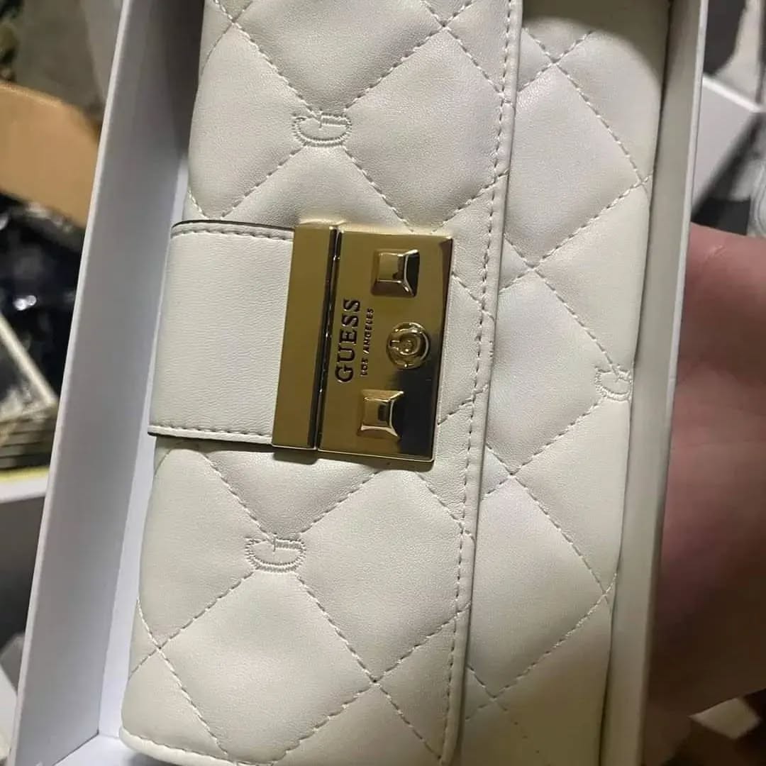 293794595_601981151285793_3157156564647601989_n Named Brand Purses Pallet - Image 2