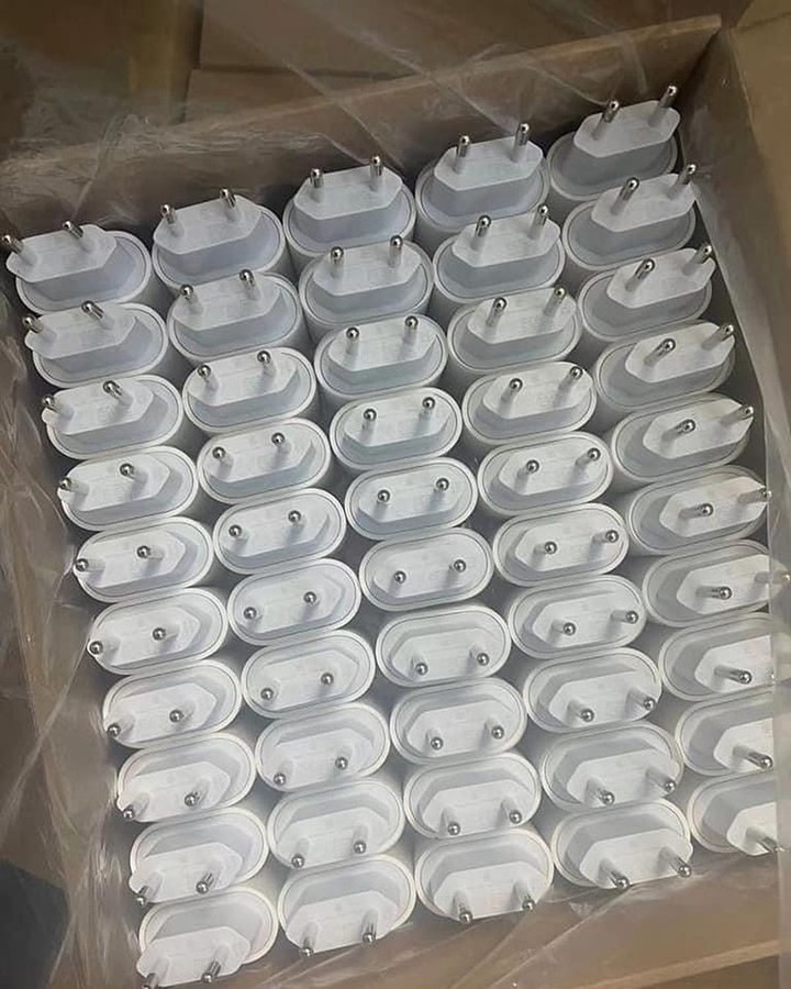 310062976_188657710326250_7388430270415682782_n EU 20W Type-C Adapter Pallet - Wholesale - Image 3