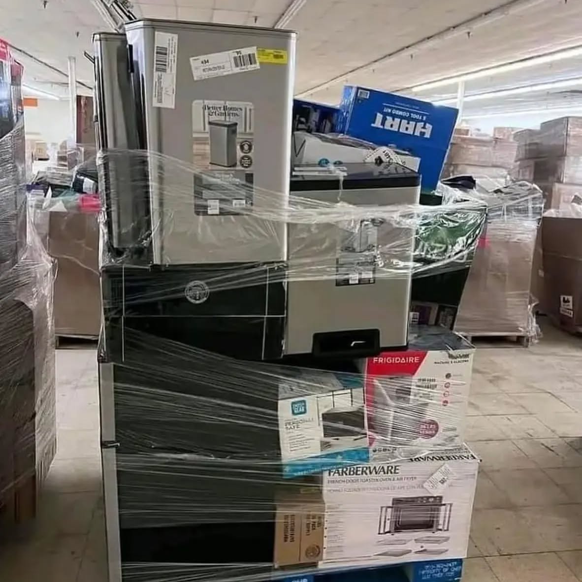315557566_1570667700057556_172205788101032809_n Kitchen Appliance Pallets – Wholesale - Image 2