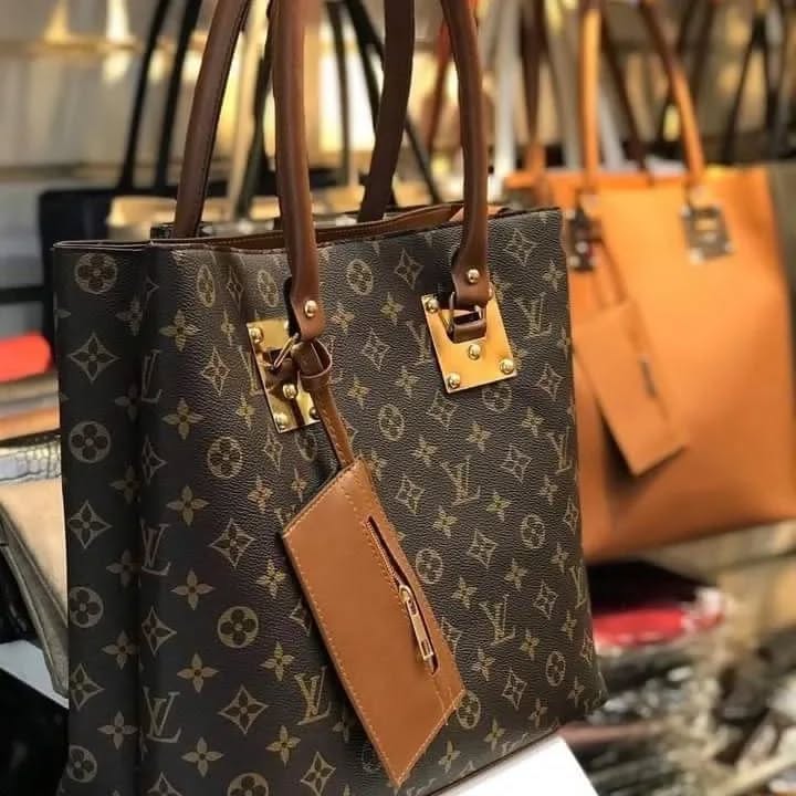 317613484_678522690560968_4454244157275636950_n Designer Handbags – Luxury Wholesale Pallets - Image 7