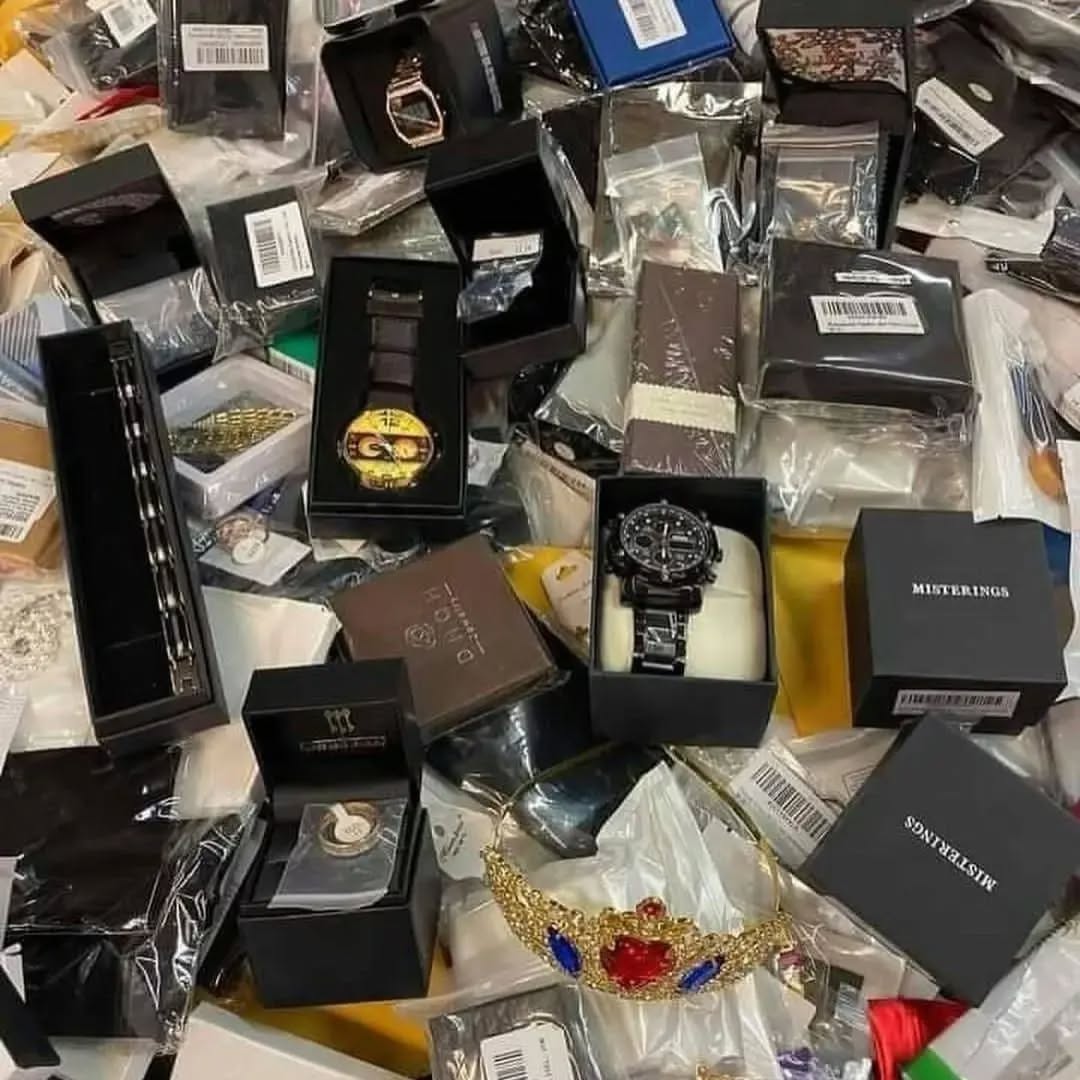320374701_483199323710030_7182667048765027522_n Casual Watches – Wholesale Pallets - Image 1