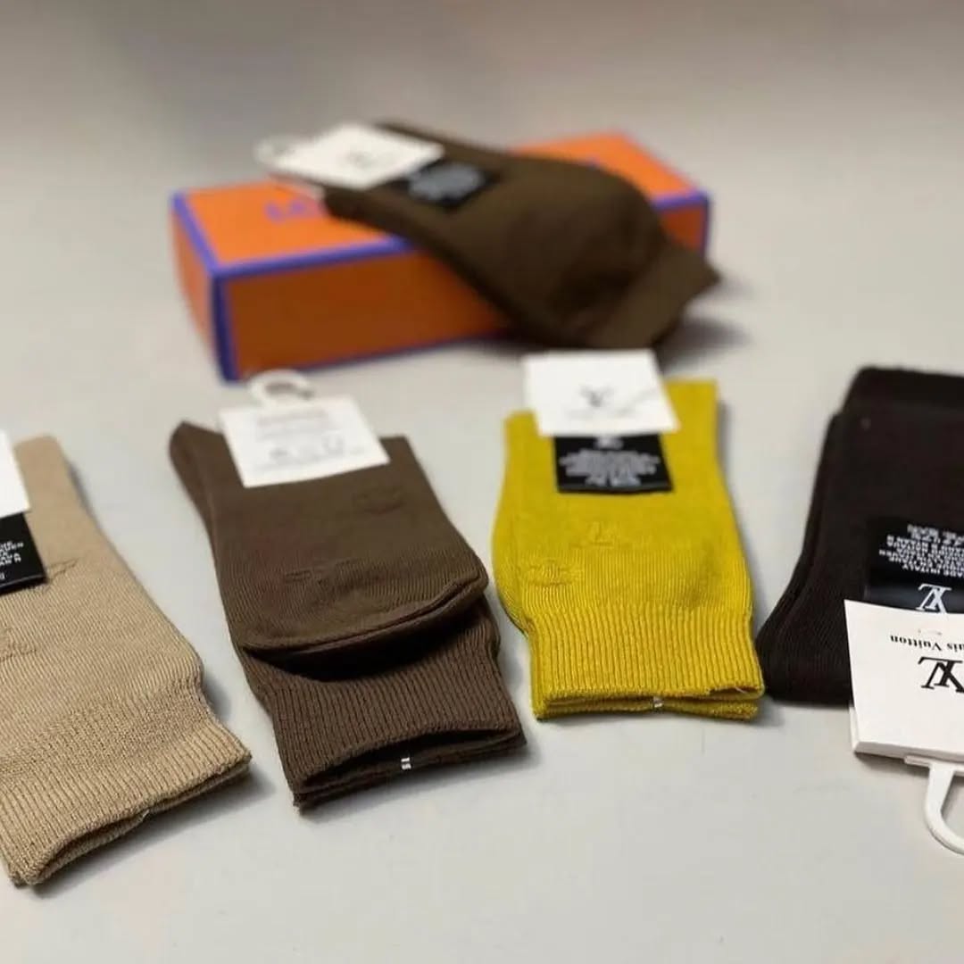 321082814_1193607461537733_4578393617736256259_n Authentic Designer Socks Pallet - Image 4