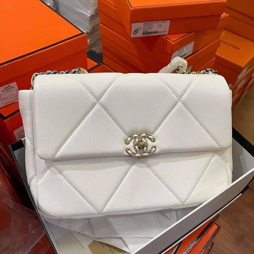 326758305_532474378895700_7948435391931997599_n Authentic Celine & Gucci Handbags Pallet - Image 5