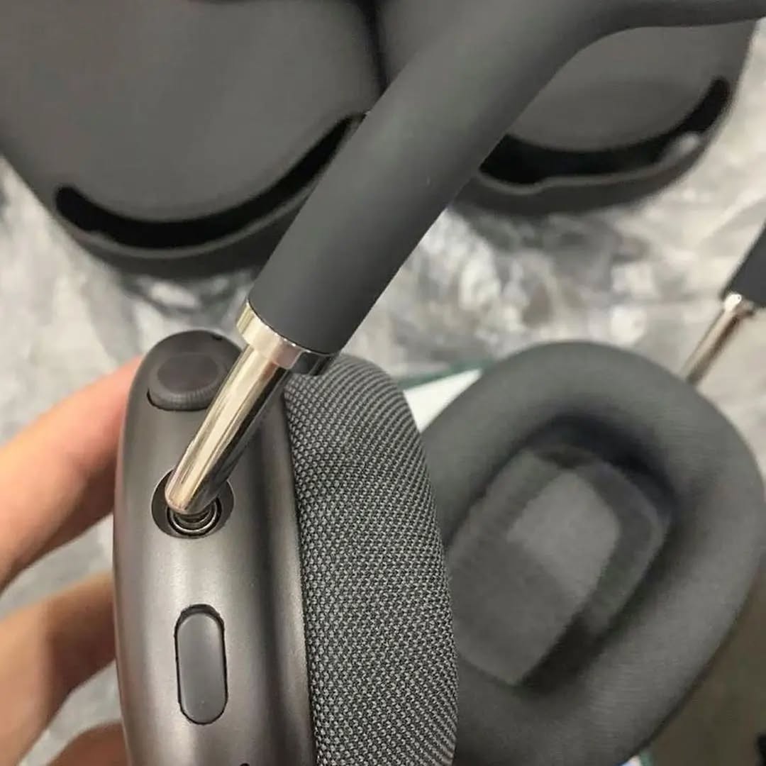 326907014_417438977226697_2758578418844418936_n AirPods Max Pallets – Wholesale Apple Headphones for Resale (30 Units) - Image 7