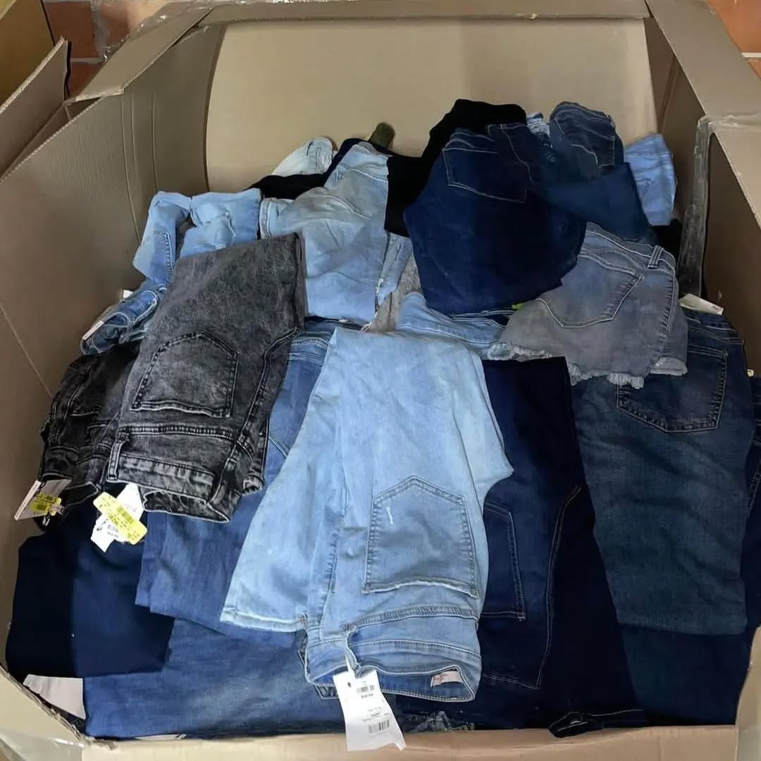 328259821_1231235604410726_4952062600953205966_n Ladies Jeans Pallets – Wholesale Liquidation - Image 3