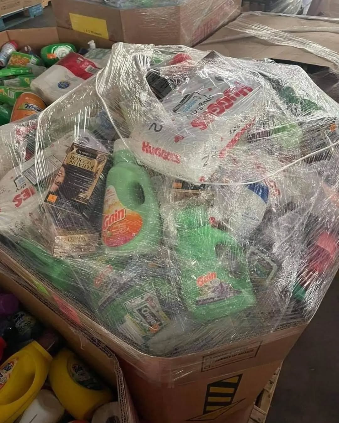 330214421_231470329311063_9200109981703122790_n HBA (Health & Beauty Aids) Pallets – Wholesale - Image 1