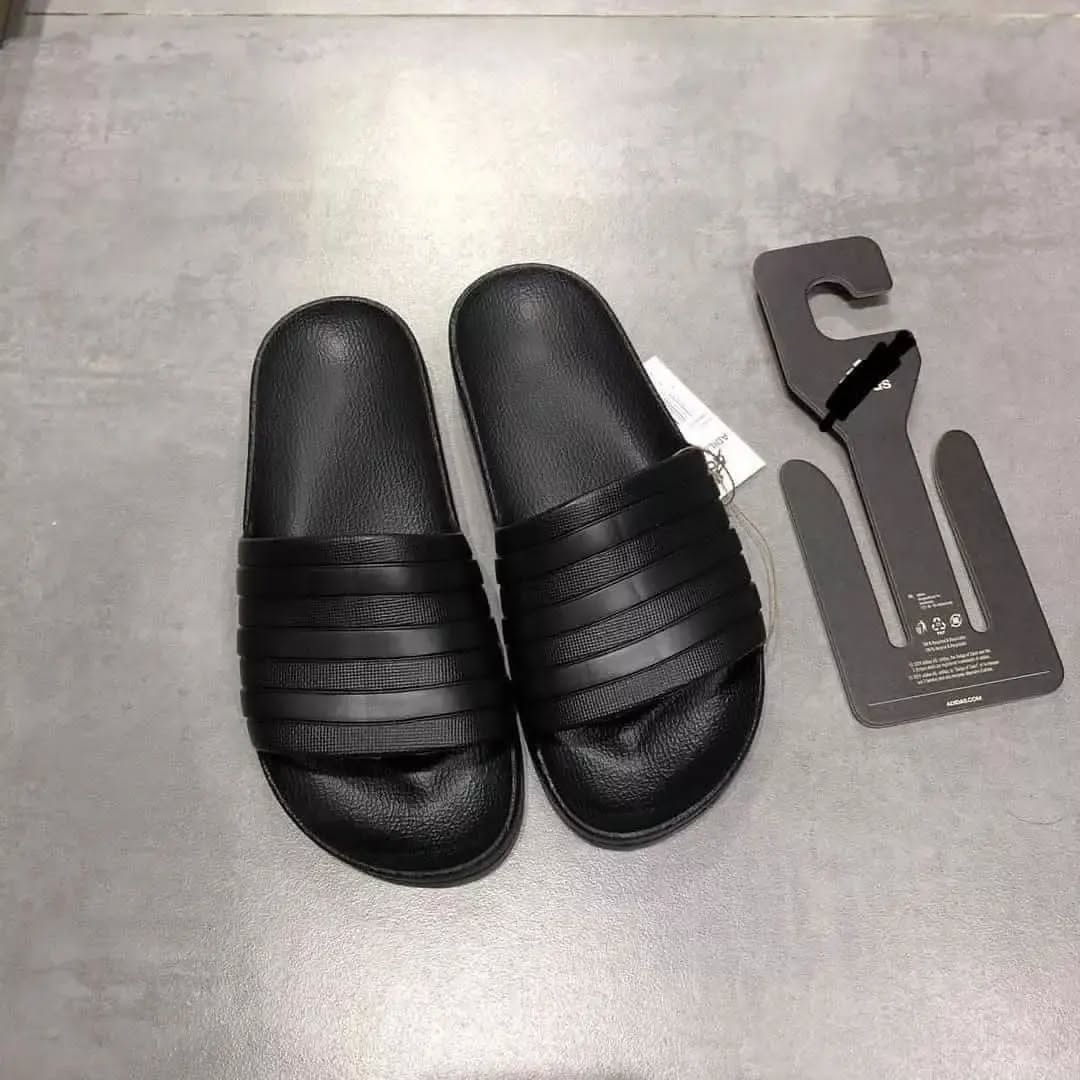 330812552_1157463624971006_2410464506368759107_n Authentic Adidas Sandals – Wholesale Pallets - Image 4