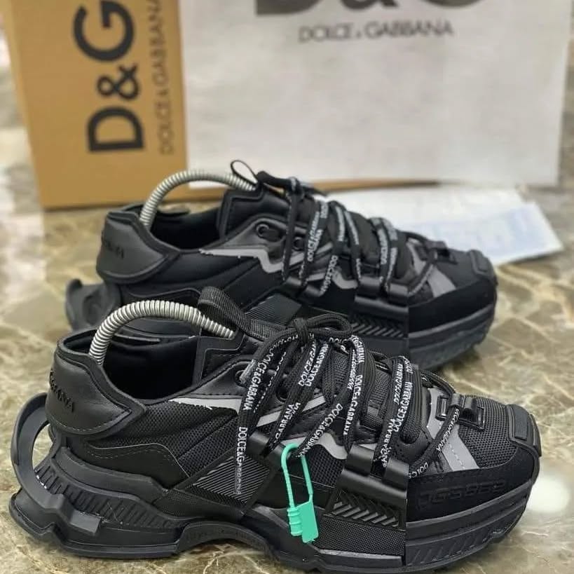 340951472_935502114257492_782646194538215551_n Authentic Dolce & Gabbana Sneaker Pallet – Wholesale - Image 2