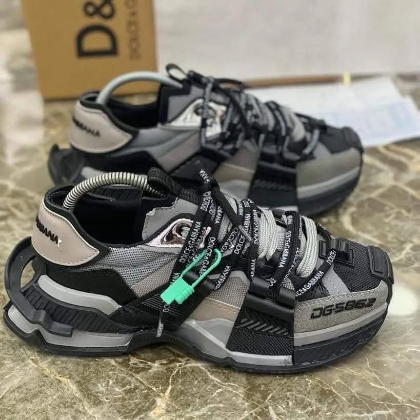 341006925_1393994111356907_1962727437370330008_n Authentic Dolce & Gabbana Sneaker Pallet – Wholesale - Image 8