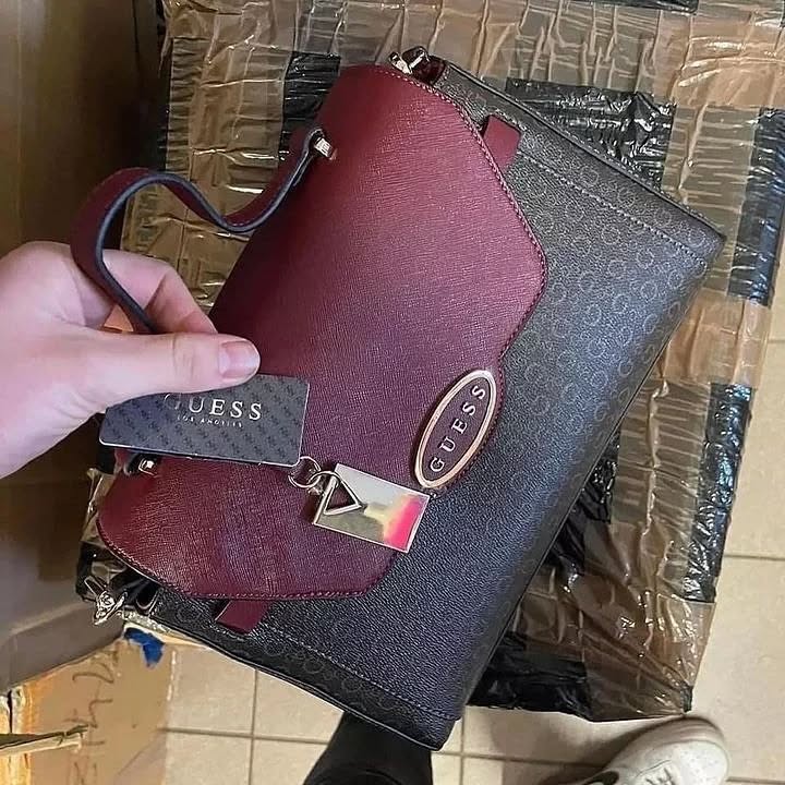 345654107_245340928086443_5475647107070660777_n Name Brand Authentic Handbags Pallets – Wholesale - Image 1