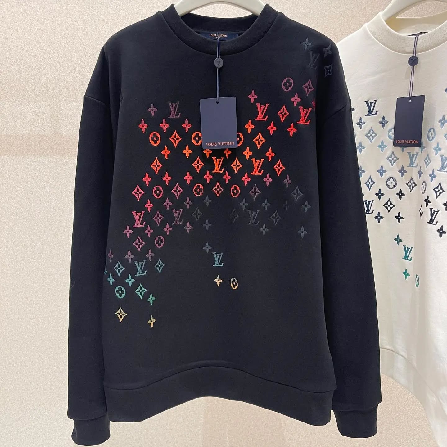 440949014_1199837960979325_8244462892485151055_n Authentic Top Brands Crewneck Sweatshirt Pallets – Liquidation - Image 3