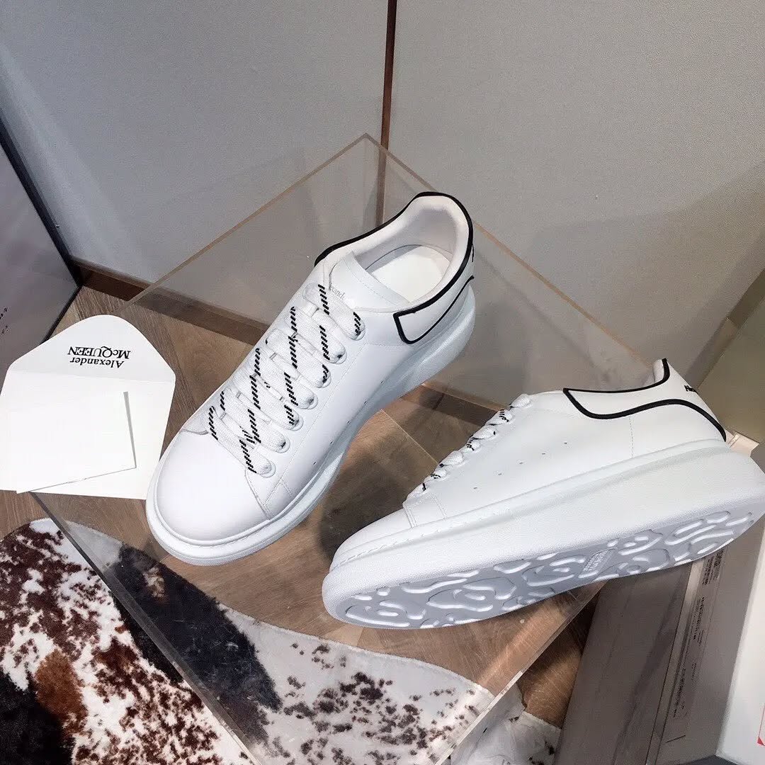 440969290_1475281336744016_5362821685328518643_n Authentic Alexander McQueen Sneakers Shoe Pallets – Wholesale - Image 3