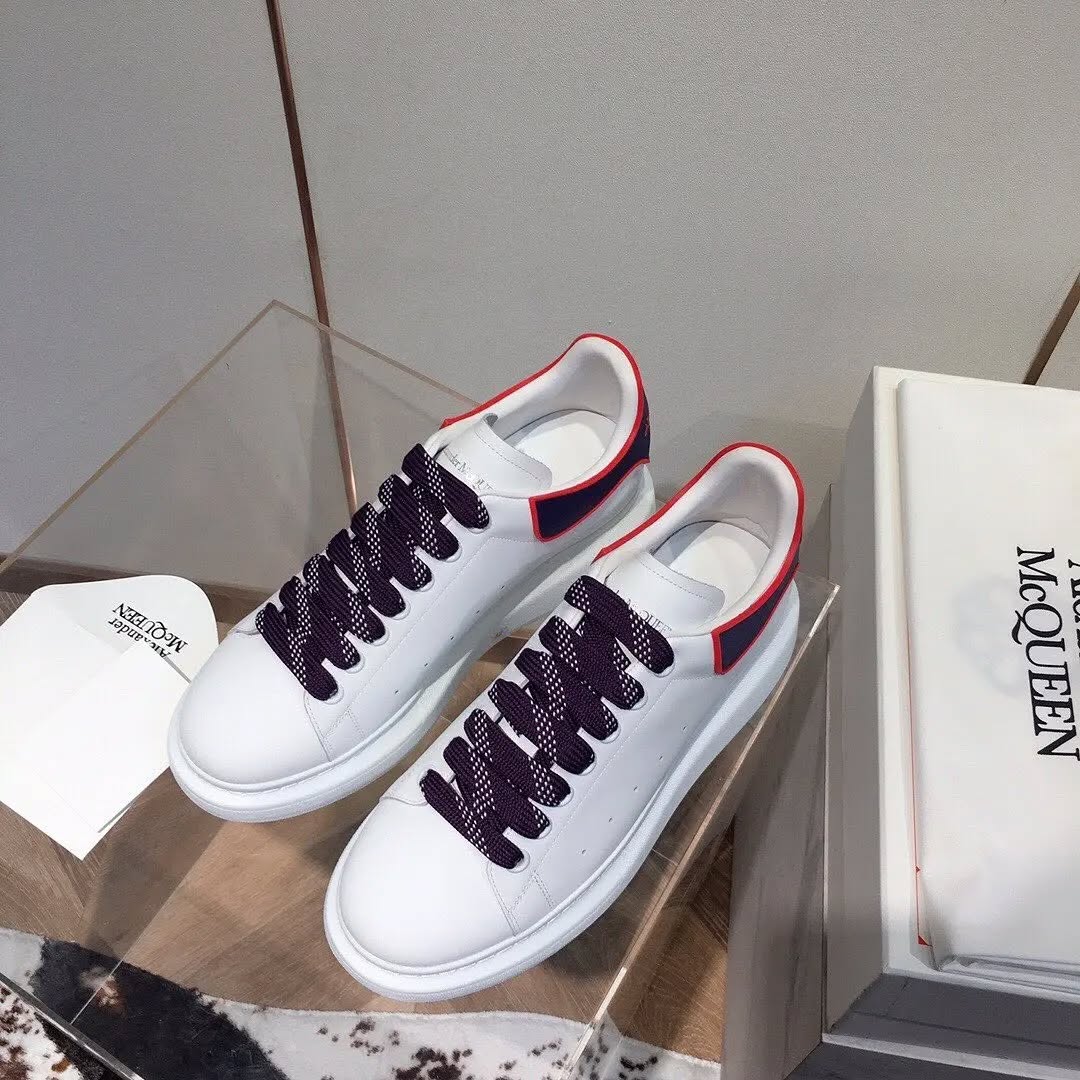 441131473_279986661853088_2069804146193920704_n Authentic Alexander McQueen Sneakers Shoe Pallets – Wholesale - Image 5