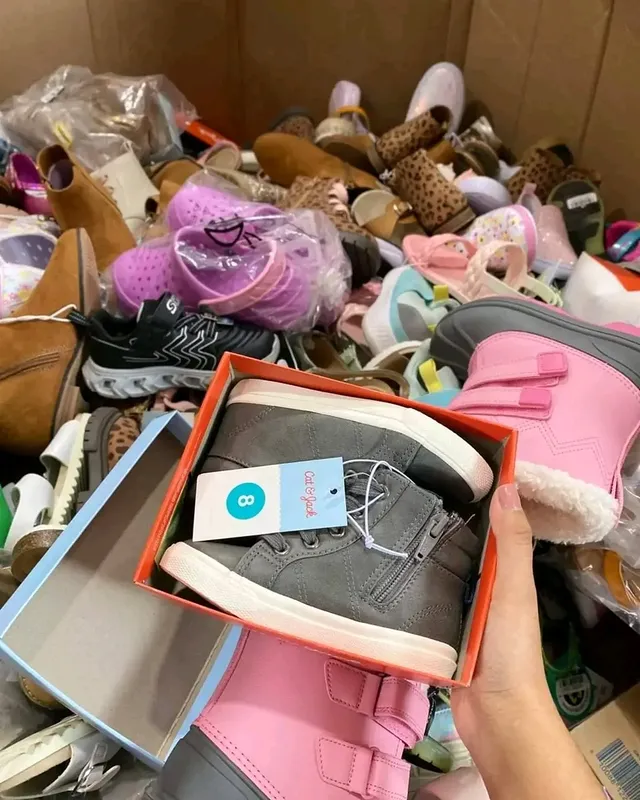 496931504_17962536839922326_5326659917267372256_n Mixed Kids Shoes Pallets – Wholesale - Image 6