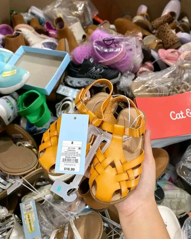 496974319_17962536851922326_323484821787104639_n Mixed Kids Shoes Pallets – Wholesale - Image 7