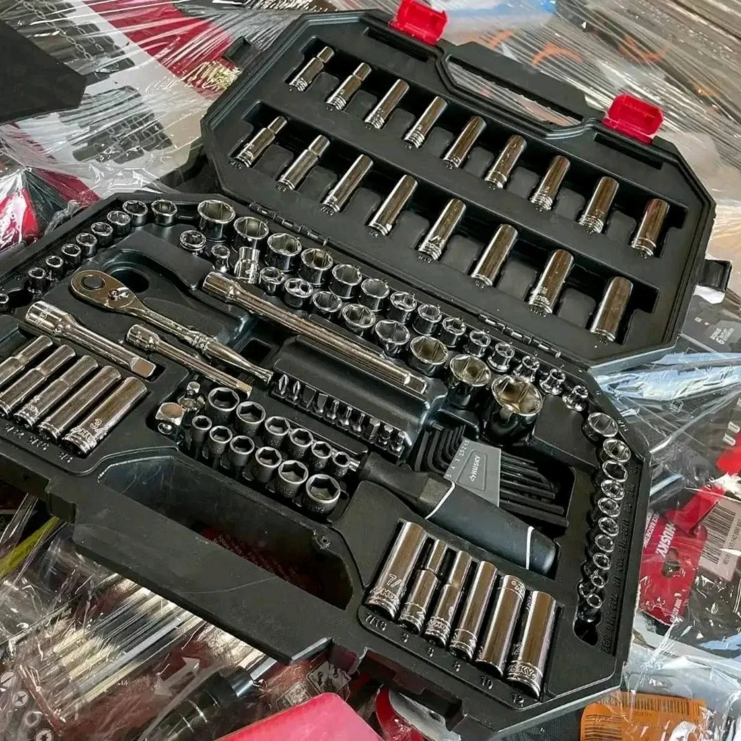 497849360_17963276447922326_6219441997681488530_n Husky Mechanic Tool Set Pallet - Image 5