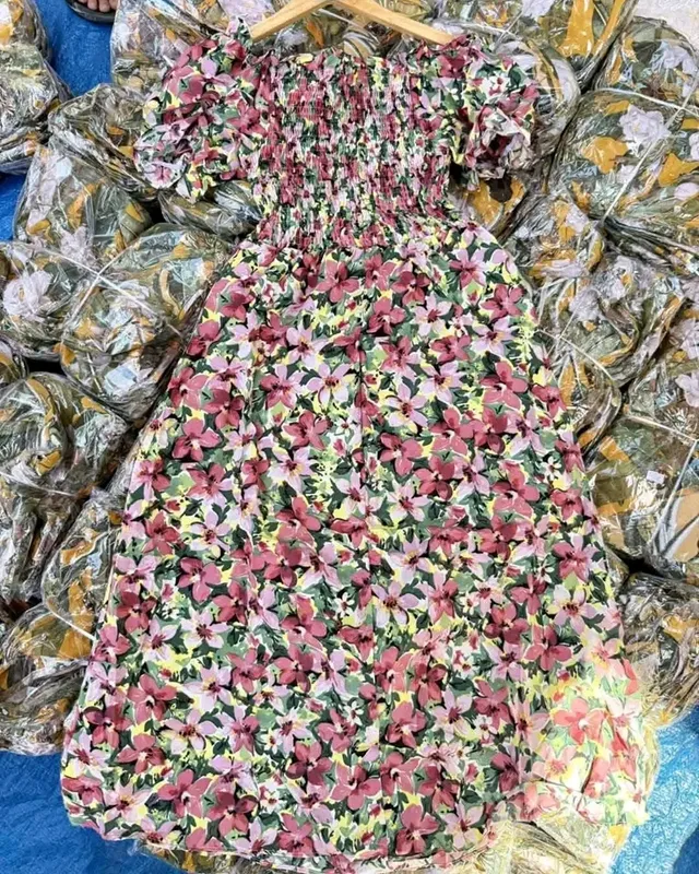 499878417_17964146726922326_207096413095629289_n Female Summer Clothing Pallets - Image 2