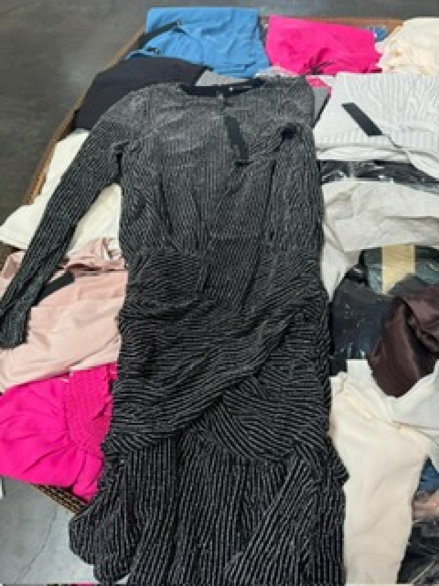 PHOTO-2025-01-28-12-41-07-900x1200 Krisa Clothing Lot - Wholesale - Image 3