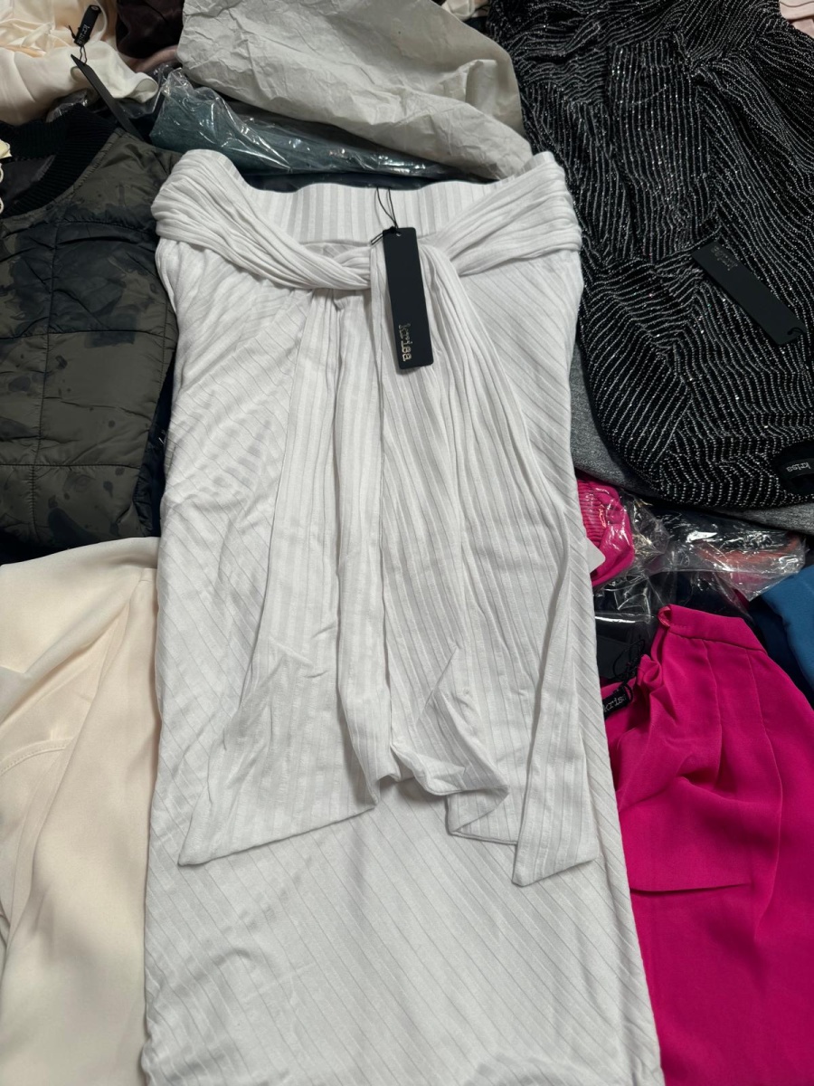 PHOTO-2025-01-28-12-41-072-900x1200 Krisa Clothing Lot - Wholesale - Image 2