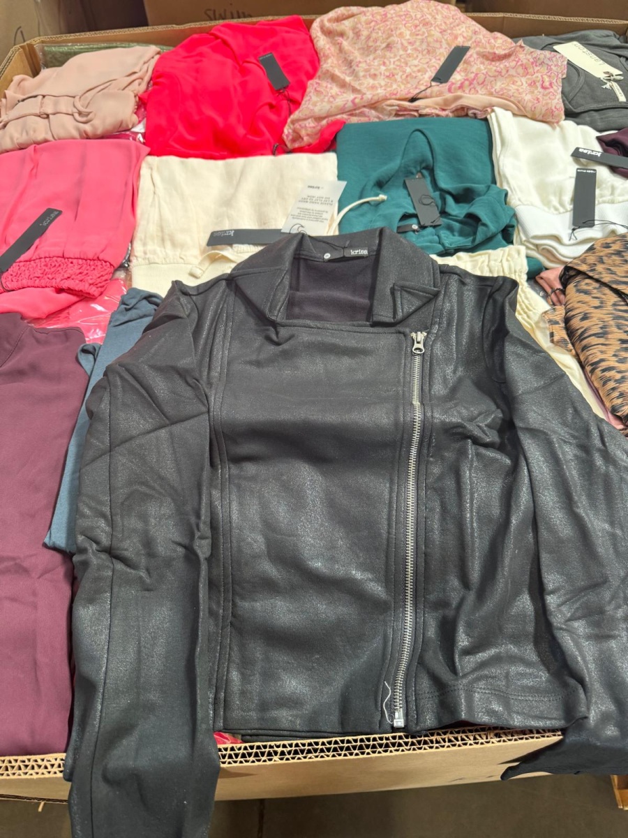 PHOTO-2025-01-28-12-41-082-900x1200 Krisa Clothing Lot - Wholesale - Image 1