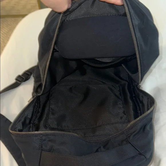 b2 Lululemon Backpack Pallets Liquidation - Wholesale - Image 4