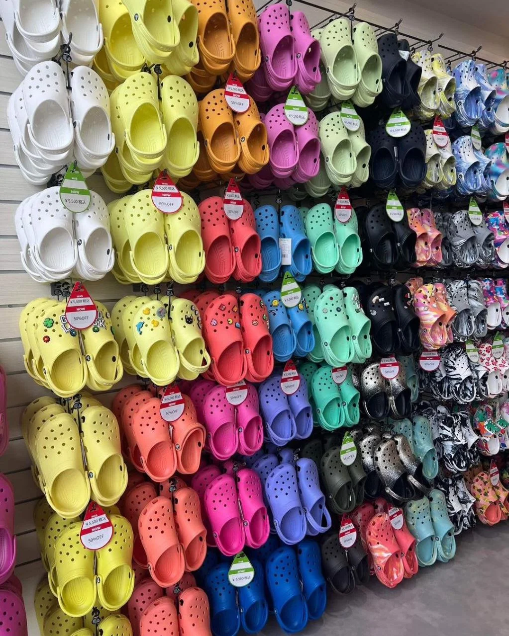 cr2 Wholesale Crocs Sandals Liquidation Pallets - Image 4