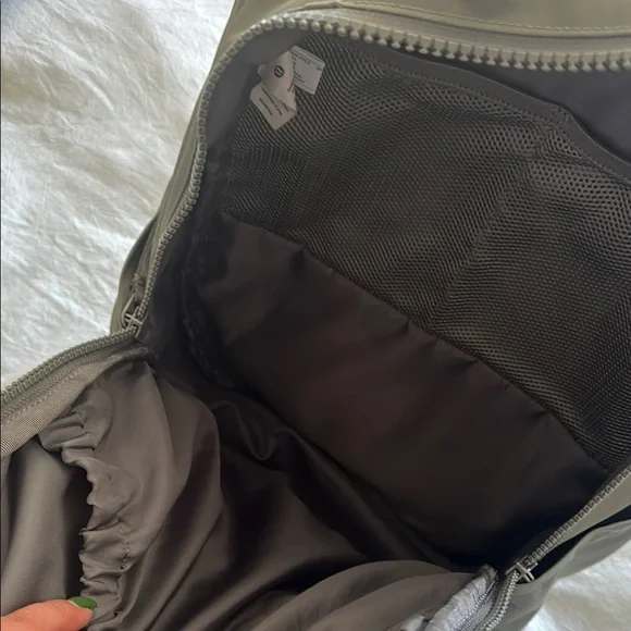 g2 Lululemon Backpack Pallets Liquidation - Wholesale - Image 5