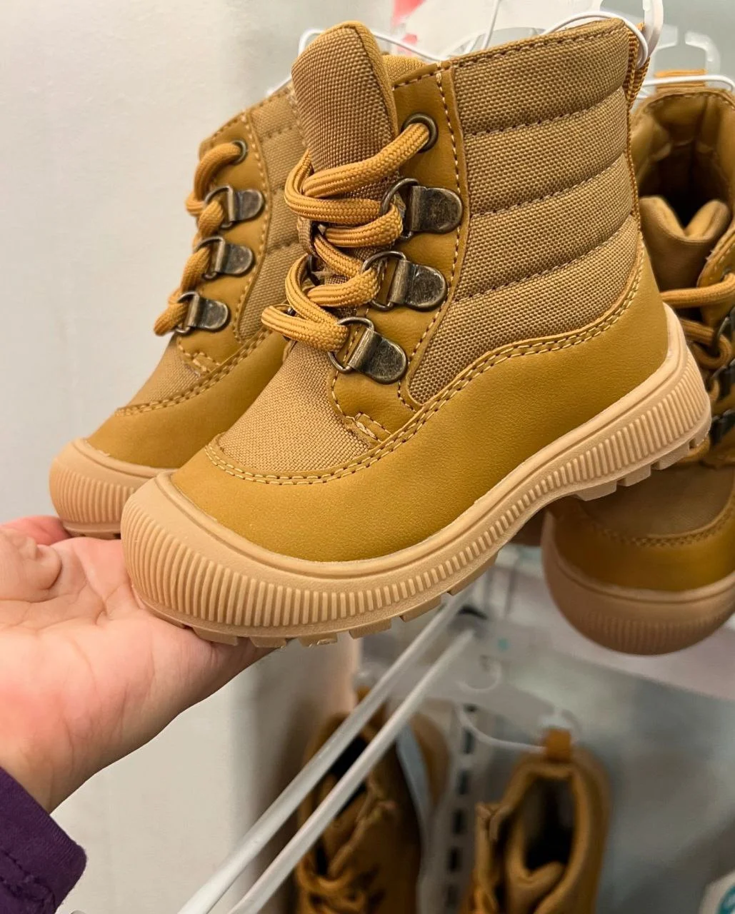 ki3 Wholesale Kids Shoes Liquidation Pallets - Image 4