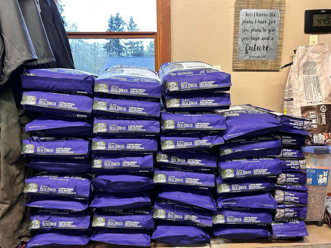 photo_2024-07-30_12-38-27 Pet Food Liquidation Pallets - Wholesale - Image 3