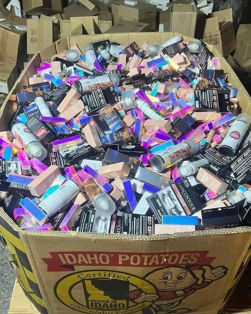 photo_2024-09-25_03-57-25 Laura Geller Makeup Liquidation Pallets - Wholesale - Image 1