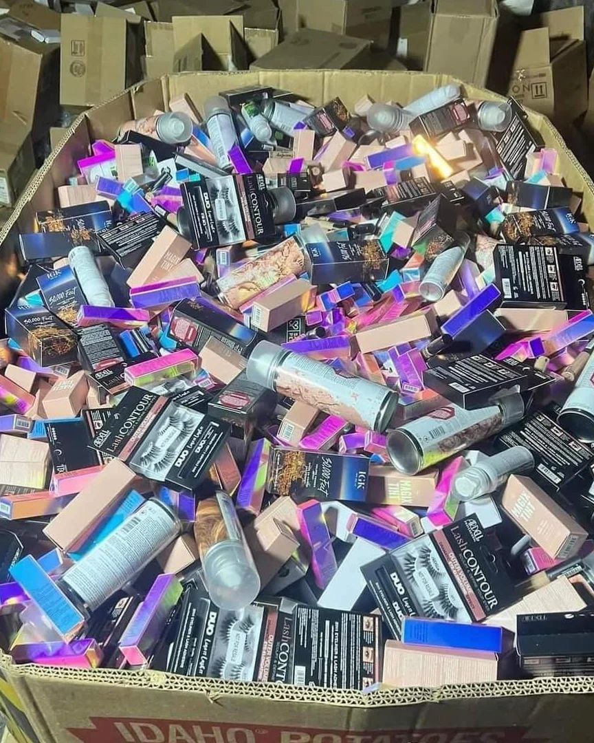 photo_2024-09-25_03-57-31 Laura Geller Makeup Liquidation Pallets - Wholesale - Image 2