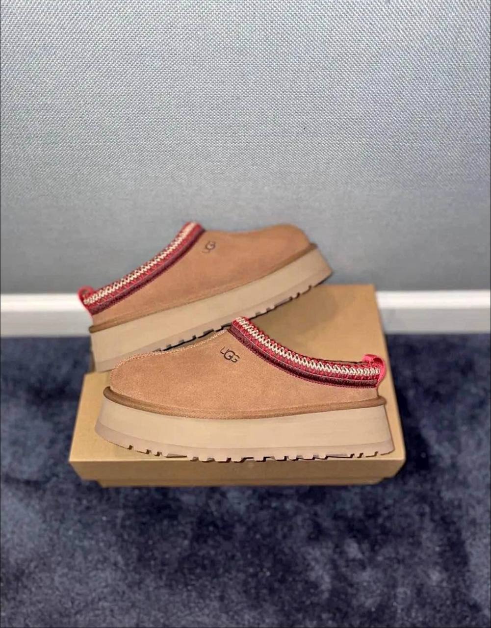 photo_5801151506131569594_y Wholesale Ugg Shoes Liquidation Pallets - Image 2