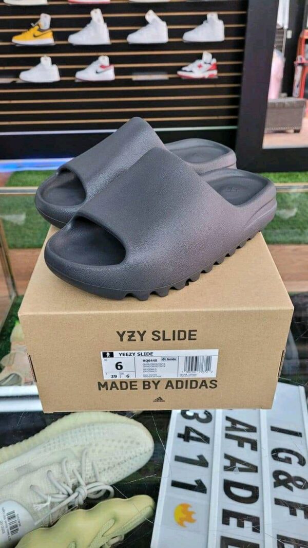 ys3 Wholesale Yeezy Slides Liquidation Pallets - Image 4