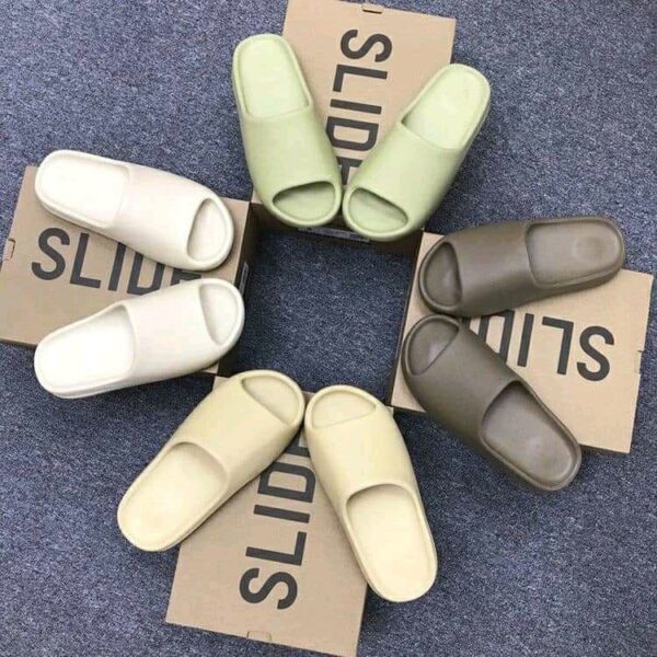 ys4 Wholesale Yeezy Slides Liquidation Pallets - Image 5
