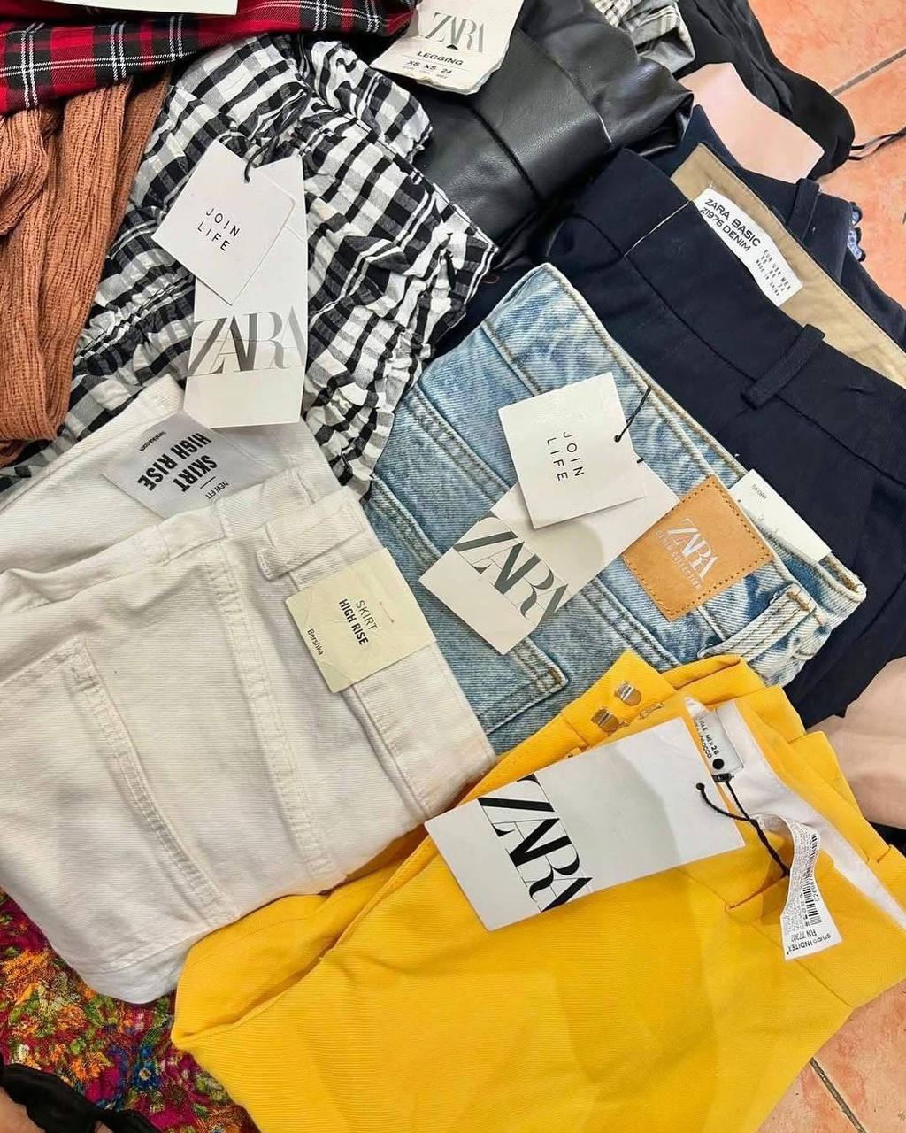z2 Zara Clothing Liquidation Pallets - Wholesale - Image 2